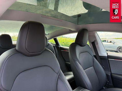 Saloon 4dr Electric Auto RWD (208 ps)