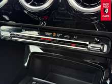 Mercedes-Benz A Class A180 SE 1.3 A180 SE Hatchback 5dr Petrol Manual Euro 6 (s/s) (136 ps) 