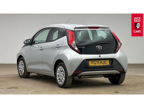1.0 VVT-i x-play Hatchback 5dr Petrol Manual Euro 6 (s/s) (71 ps)