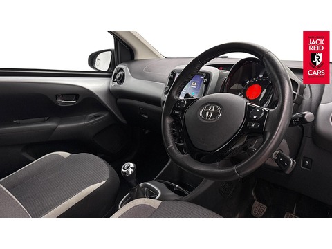 1.0 VVT-i x-play Hatchback 5dr Petrol Manual Euro 6 (s/s) (71 ps)