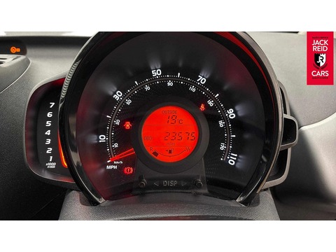1.0 VVT-i x-play Hatchback 5dr Petrol Manual Euro 6 (s/s) (71 ps)