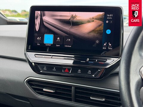 Pro Performance 58kWh Life Hatchback 5dr Electric Auto (204 ps)