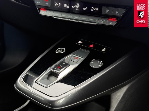 40 Launch Edition Sportback 5dr Electric Auto 82kWh (204 ps)