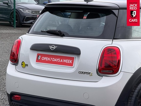 Cooper SE 32.6kWh Level 1 Hatchback 3dr Electric Auto (184 ps)