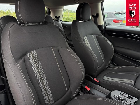 Cooper SE 32.6kWh Level 1 Hatchback 3dr Electric Auto (184 ps)
