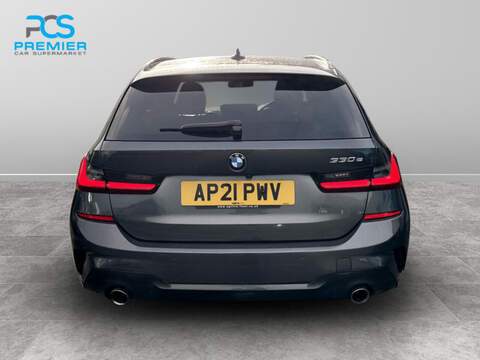 BMW 3 Series 330e M Sport - U123473380