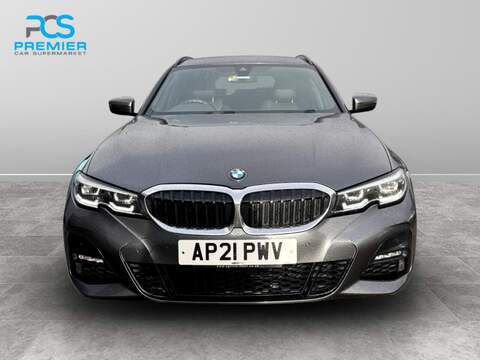 BMW 3 Series 330e M Sport - U123473380