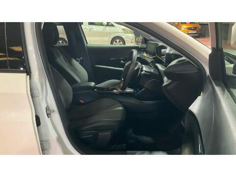 Peugeot 208 PureTech Allure Premium + - U123473844