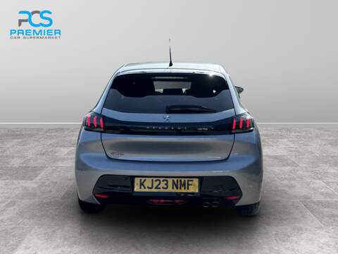 Peugeot 208 PureTech Allure Premium + - U123473878
