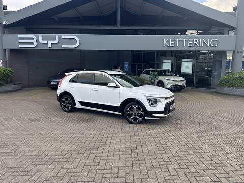 Kia Niro Land Rover Discovery D300 MHEV R-Dynamic HSE SUV 3.0 Automatic Diesel