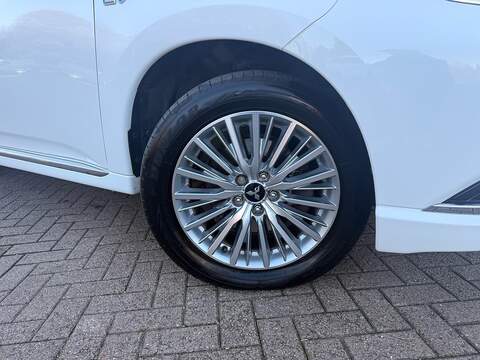 Mitsubishi Outlander h TwinMotor Juro - U5166