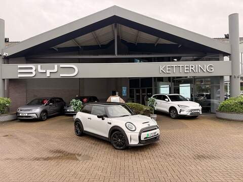 MINI Electric Hatch A200 AMG Line Hatchback 1.3 Automatic Petrol