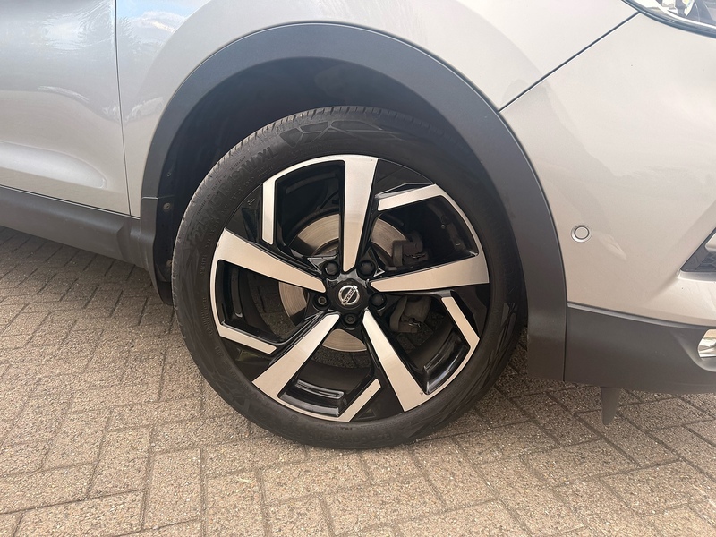 Nissan Qashqai DIG-T Tekna - U5310