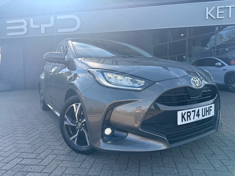 Toyota Yaris VVT-h Design - U5314