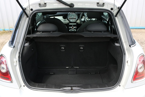 1.6 Cooper D Camden Hatchback 3dr Diesel Manual Euro 4 (110 ps)