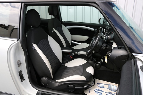 1.6 Cooper D Camden Hatchback 3dr Diesel Manual Euro 4 (110 ps)