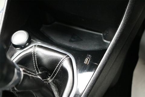 1.1 Ti-VCT Zetec Hatchback 5dr Petrol Manual Euro 6 (s/s) (85 ps)