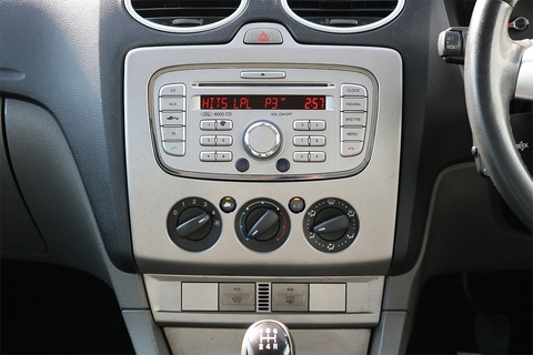 1.6 Zetec Hatchback 5dr Petrol Manual (161 g/km, 99 bhp)