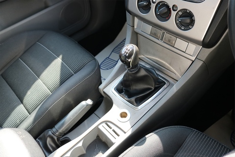 1.6 Zetec Hatchback 5dr Petrol Manual (161 g/km, 99 bhp)