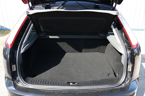 1.6 Zetec Hatchback 5dr Petrol Manual (161 g/km, 99 bhp)