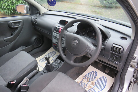 1.2i 16v Life Hatchback 5dr Petrol Manual (139 g/km, 79 bhp)