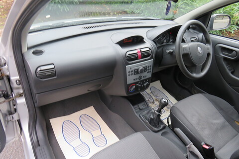 1.2i 16v Life Hatchback 5dr Petrol Manual (139 g/km, 79 bhp)