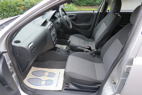 1.2i 16v Life Hatchback 5dr Petrol Manual (139 g/km, 79 bhp)