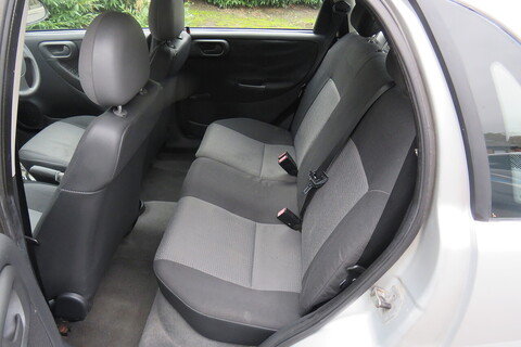 1.2i 16v Life Hatchback 5dr Petrol Manual (139 g/km, 79 bhp)