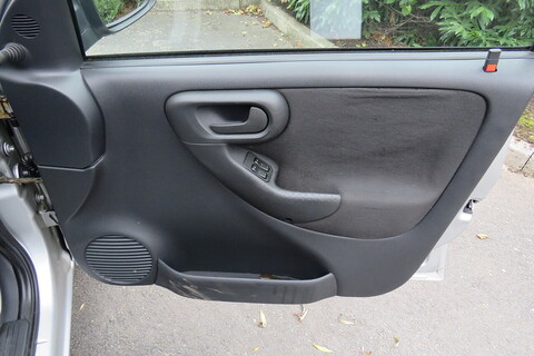 1.2i 16v Life Hatchback 5dr Petrol Manual (139 g/km, 79 bhp)