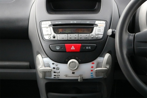 1.0i VTR+ Hatchback 5dr Petrol Manual Euro 5 (68 ps)