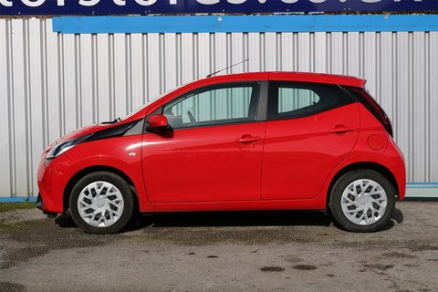 1.0 VVT-i x-play Hatchback 5dr Petrol x-shift Euro 6 (Safety Sense) (71 ps)