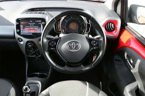 1.0 VVT-i x-play Hatchback 5dr Petrol x-shift Euro 6 (Safety Sense) (71 ps)