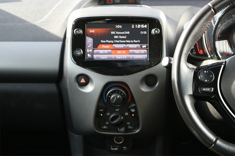 1.0 VVT-i x-play Hatchback 5dr Petrol x-shift Euro 6 (Safety Sense) (71 ps)