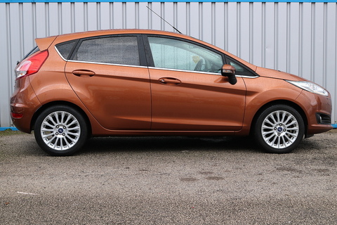 1.0T EcoBoost Titanium Hatchback 5dr Petrol Manual Euro 5 (s/s) (100 ps)