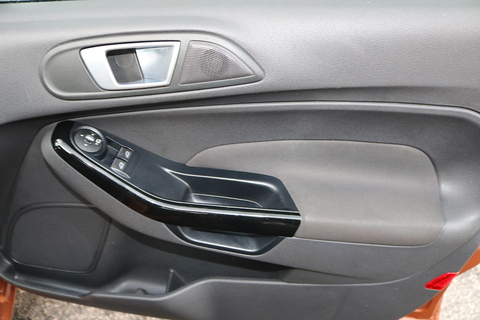 1.0T EcoBoost Titanium Hatchback 5dr Petrol Manual Euro 5 (s/s) (100 ps)