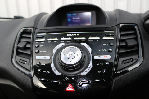 1.0T EcoBoost Titanium Hatchback 5dr Petrol Manual Euro 5 (s/s) (100 ps)