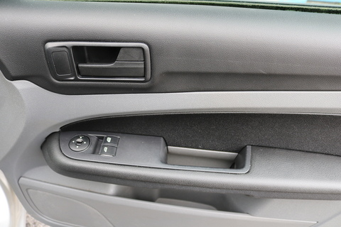 1.6 TDCi Studio Hatchback 5dr Diesel Manual (119 g/km, 89 bhp)