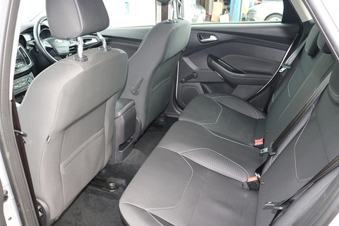 1.5 TDCi Zetec Hatchback 5dr Diesel Manual Euro 6 (s/s) (120 ps)