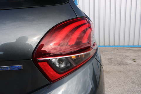 1.6 BlueHDi Access (a/c) Hatchback 5dr Diesel Manual Euro 6 (75 ps)