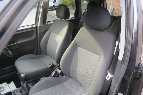 1.3 CDTi Active MPV 5dr Diesel Manual (135 g/km, 74 bhp)