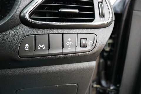 1.6 CRDi Blue Drive SE Hatchback 5dr Diesel Manual Euro 6 (s/s) (110 ps)