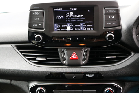 1.6 CRDi Blue Drive SE Hatchback 5dr Diesel Manual Euro 6 (s/s) (110 ps)