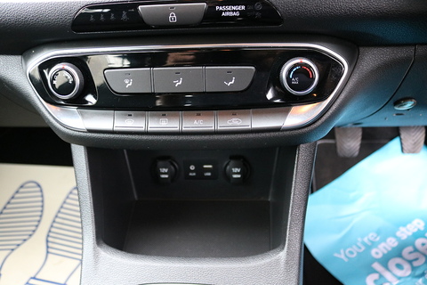 1.6 CRDi Blue Drive SE Hatchback 5dr Diesel Manual Euro 6 (s/s) (110 ps)