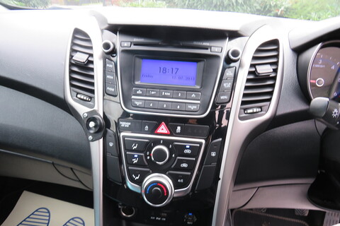 1.6 CRDi Blue Drive SE Hatchback 5dr Diesel Manual Euro 6 (s/s) (110 ps)