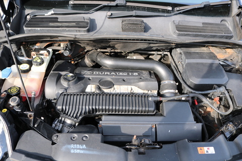 Titanium 2.5 4dr Hatchback Manual Petrol