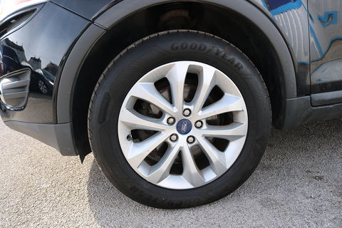 Titanium 2.5 4dr Hatchback Manual Petrol