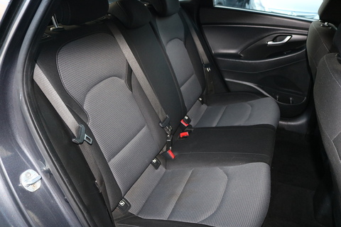 1.6 CRDi Blue Drive SE Hatchback 5dr Diesel Manual Euro 6 (s/s) (110 ps)