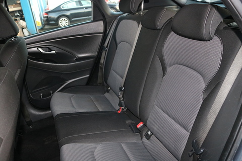 1.6 CRDi Blue Drive SE Hatchback 5dr Diesel Manual Euro 6 (s/s) (110 ps)