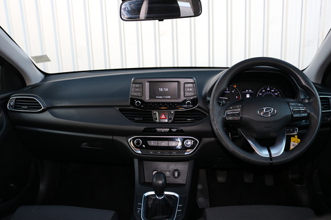 1.6 CRDi Blue Drive SE Hatchback 5dr Diesel Manual Euro 6 (s/s) (110 ps)