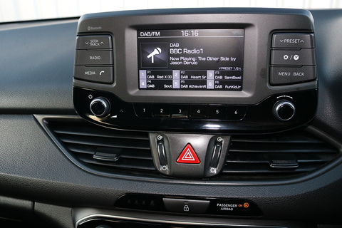 1.6 CRDi Blue Drive SE Hatchback 5dr Diesel Manual Euro 6 (s/s) (110 ps)